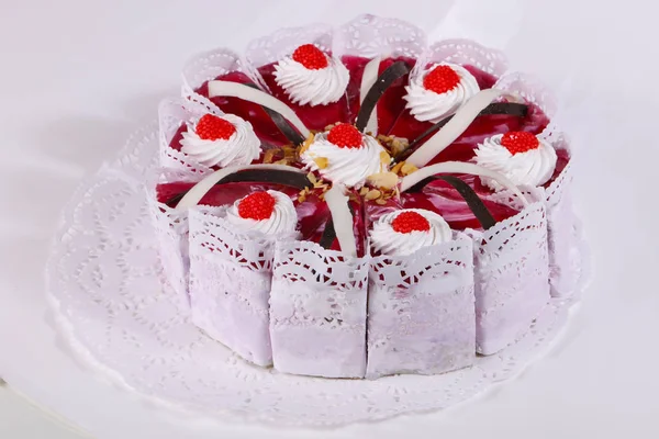 Κέικ με κρέμα λουλούδια — Φωτογραφία Αρχείου