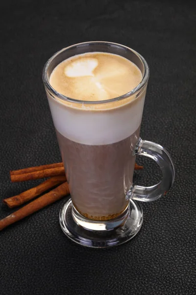 Capuccino nel bicchiere — Foto Stock