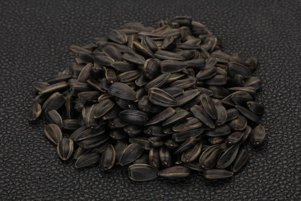 Tasty roasted sunflower seeds heap — Stock Photo, Image