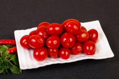 Turşu kiraz domates