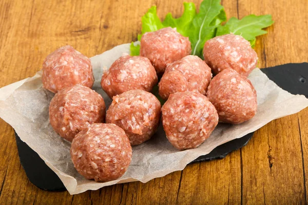 Bolas de carne cruda —  Fotos de Stock