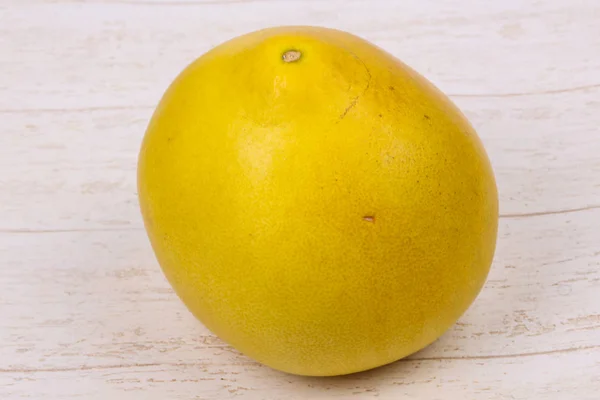 Rijpe smakelijke pomelo — Stockfoto