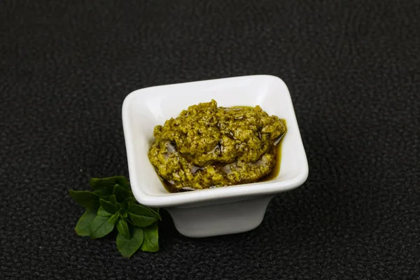 Pesto mit Basilikumsoße — Stockfoto