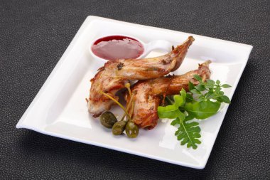 Kavrulmuş tavşan bacaklar