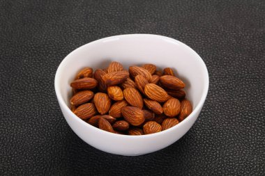 Badem fındık yığını