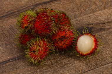 Tropikal tatlı egzotik meyve Rambutan 
