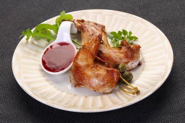 Kavrulmuş tavşan bacaklar