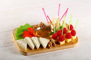 Peynir tabağı çeşitler