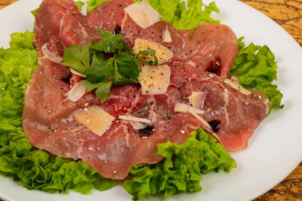 Carpaccio de boeuf au parmesan — Photo