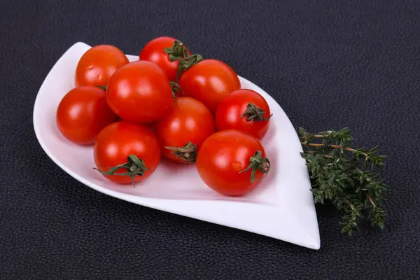 Tomate cerise dans le bol — Photo