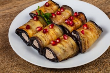 Doldurulmuş patlıcan rulo