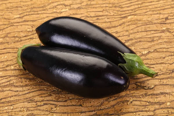 Aubergine crue prête pour la cuisson — Photo