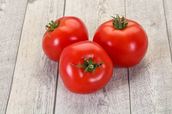 Спелые сочные помидоры — стоковое фото