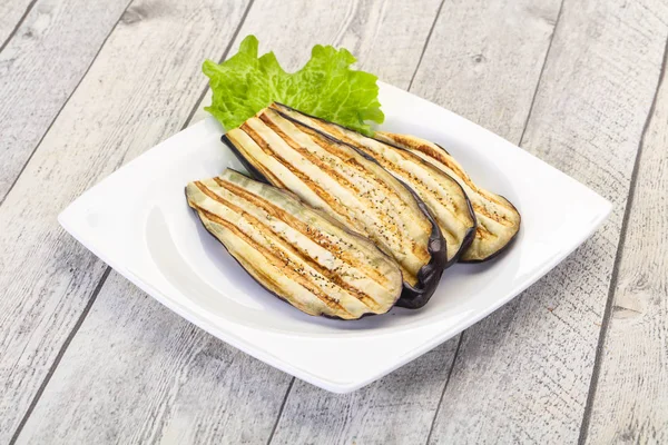 Gegrilde aubergine in de kom — Stockfoto