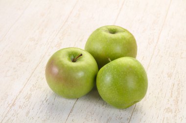 Olgun elma yeşil