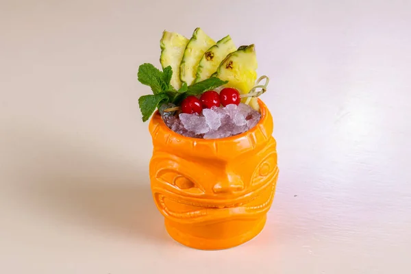Cocktail d'ananas à la menthe — Photo