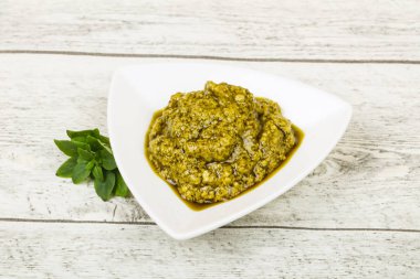 Fesleğen sosu Pesto