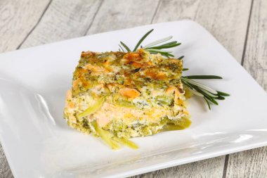 Somon ve brokoli ile lezzetli güveç