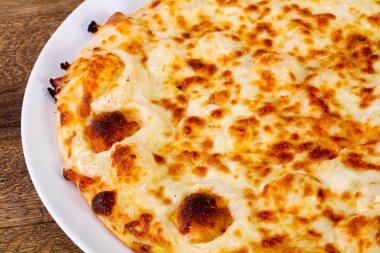 Lezzetli peynirli pizza