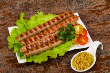 Izgara domuz sosisi.