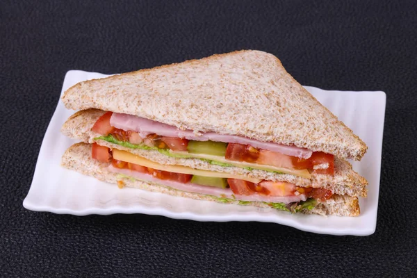 Club-Sandwich mit Schinken und Käse — Stockfoto