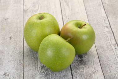 Olgun elma yeşil