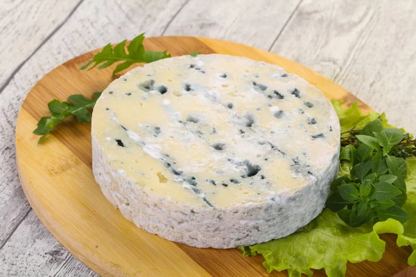 Round blue cheese — Stock Photo, Image