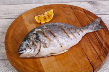 Limonlu ızgara dorada