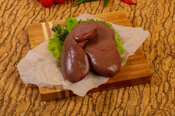 Raw pork kidneys — Stock Photo, Image