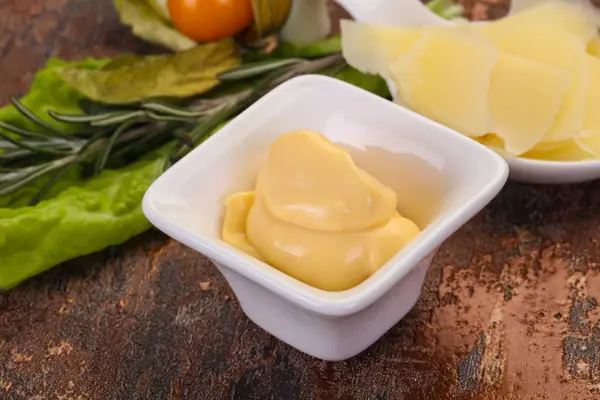 Salsa di formaggio nella ciotola — Foto Stock