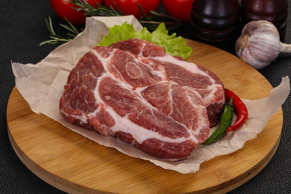 Çiğ domuz eti boyun biftek — Stok fotoğraf