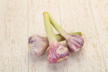 Genç sarımsak yığın