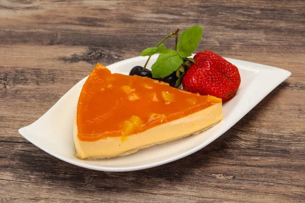 Kayısılı cheesecake çilek servis