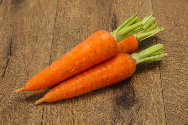 Tiga Young segar wortel matang — Stok Foto
