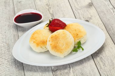 Reçel ve stravberry ile lor krep