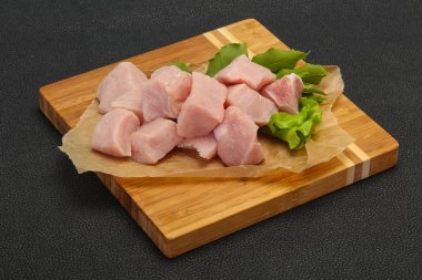 Çiğ taze domuz eti küpü