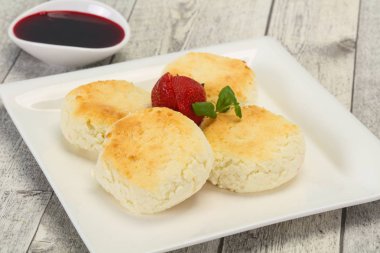 Reçel ve stravberry ile lor krep