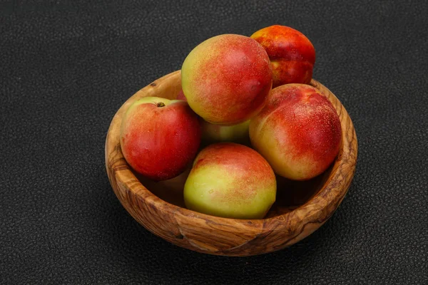 Süße leckere frische reife Aprikosen — Stockfoto