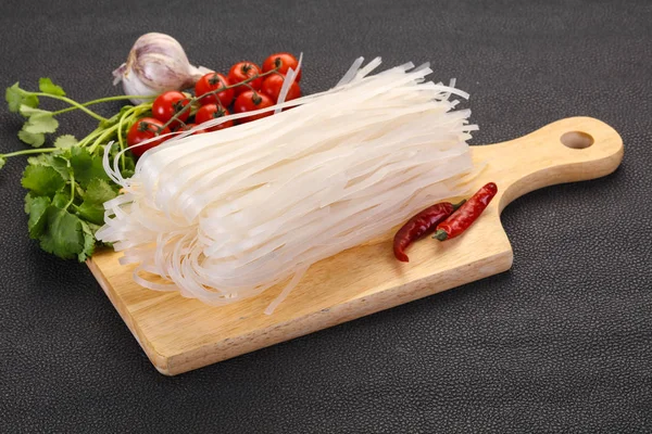 Surowy ryż makaron — Zdjęcie stockowe