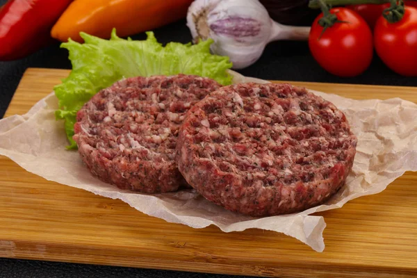 Rohes Burger-Schnitzel — Stockfoto