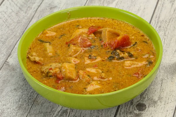 Traditionelle thailändische Curry-Hühnersuppe — Stockfoto