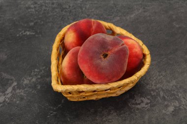 Tatlı olgun lezzetli düz şeftali