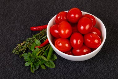 Turşu kiraz domates