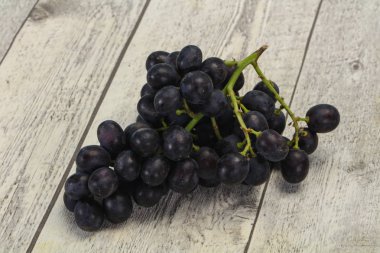 Taze olgun tatlı kırmızı üzüm