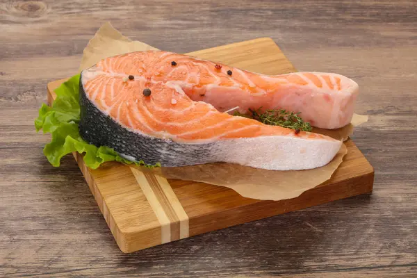 Raw salmon steak - ready for grill — Stock Photo, Image