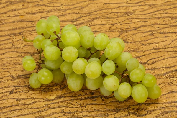 Rama de uva verde madura dulce —  Fotos de Stock