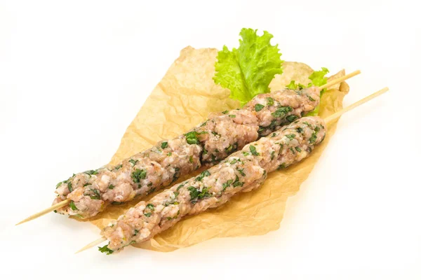 Brochette de porc hachée crue kebab pour grill — Photo