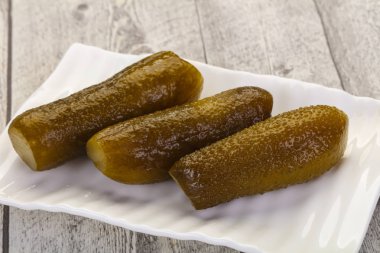 Ev yapımı salatalık turşusu