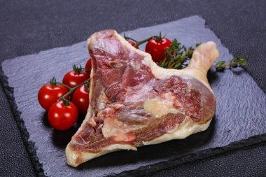 çiğ ördek bacağı