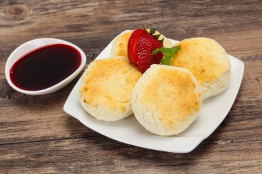 Reçel ve stravberry ile lor krep